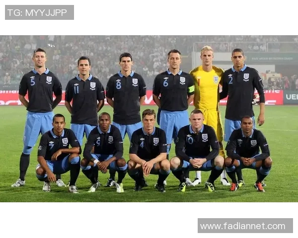 英格兰足球超级联赛最新动态解析：赛季走势、明星球员与战术革新