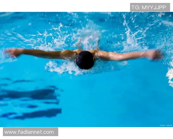 蛙泳呼吸技巧解析及训练方法 提升游泳效率与技巧